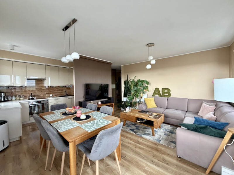 Mieszkanie 63,4m2 z komórką lokatorską i duży balkon zadbane Osiedlu